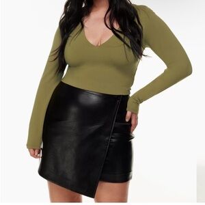 Aritzia Babaton Cropped Contour Top Women’s 2XL Olive Green Long Sleeve V-Neck